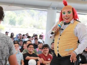 Fiscal Carlos Torres Piña convoca a jóvenes: “Sean usuarios, no víctimas digitales”; más de 2 mil participan en foro en la UTM