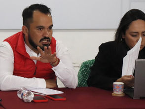 Hugo Rangel atiende demandas del sector transportista en Michoacán