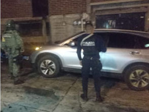 Aseguran SSP y SEDENA camioneta con reporte de robo