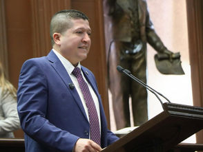 Propone Vicente Gómez homologar reformas constitucionales para asegurar derechos de las personas con discapacidad