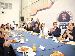 Madre y profesionista, un desafío de constancia y compromiso: Fiscal General