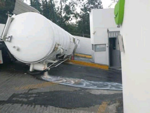 Apoya PC estatal labores de atención por volcadura de pipa con gasolina
