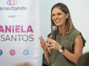 Daniela De Los Santos, reconoce a mujeres por su labor social