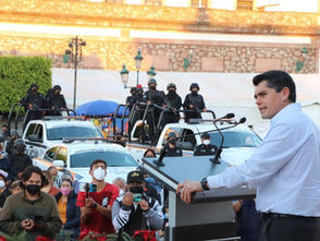 Entrega Toño Ixtláhuac 14 patrullas equipadas con tecnología, para fortalecer seguridad en Zitácuaro