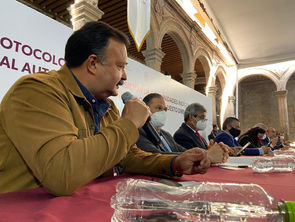 Riesgoso entregar seguridad a comunidades turísticas, que se rigen por Usos y Costumbres: Alcalde