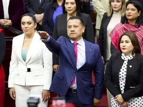 Torres Piña deja la Fiscalía para perseguir la gubernatura; la justicia, rehén de la ambición política