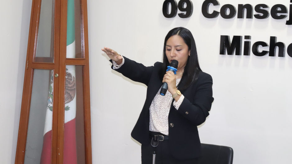 Se toma protesta a nueva Vocal Ejecutiva Distrital del INE Michoacán enUruapan