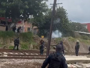 Guardia Civil impide bloqueo a las vías del tren en Caltzontzin