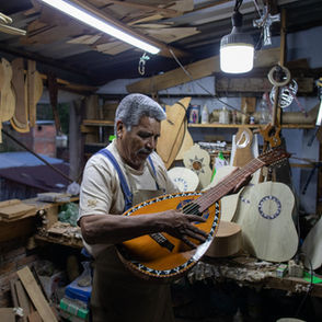 Avanza trámite para proteger la guitarra de Paracho con Indicación Geográfica