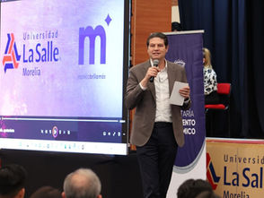 Exhorta el Alcalde Alfonso Martínez a jóvenes a prepararse para ganar