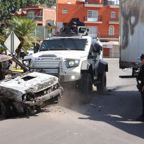 Guardia Civil libera bloqueos con vehículos blindados; secretario encabeza operativo en la región