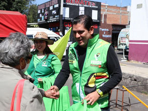 Ernesto Núñez, un candidato cercano a la gente