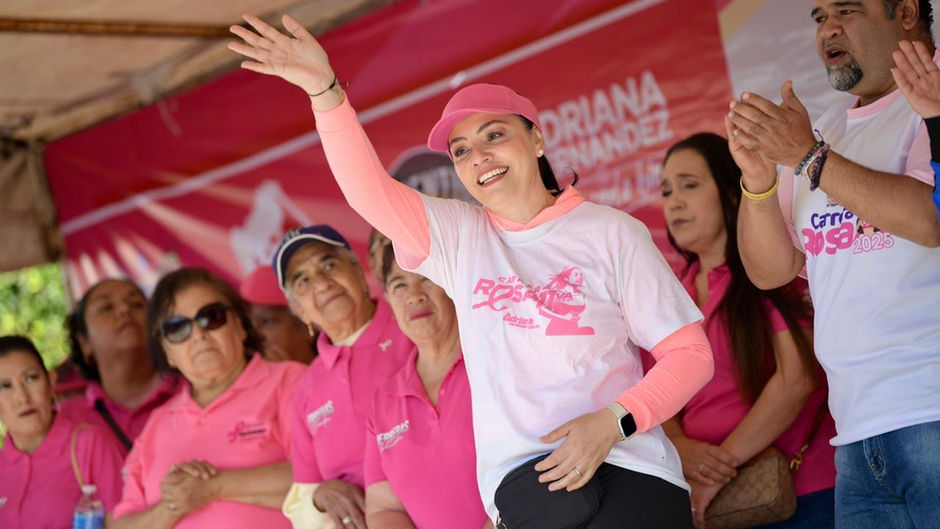 Adriana Hernández cierra actividades del Mes Rosa en Puruándiro.