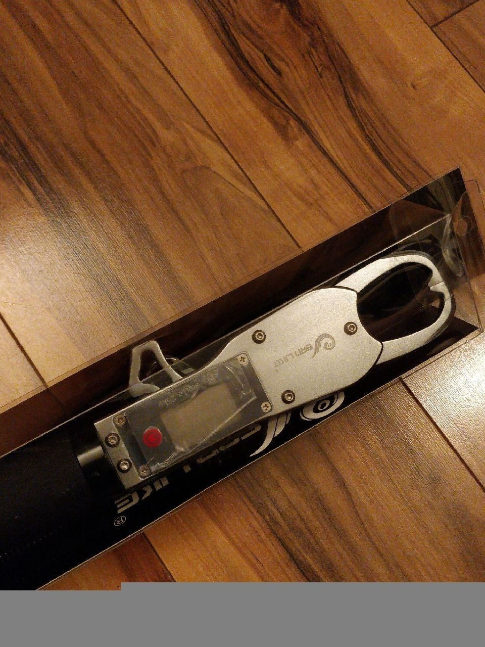 Thumbnail: Fishing Gripper with Scale