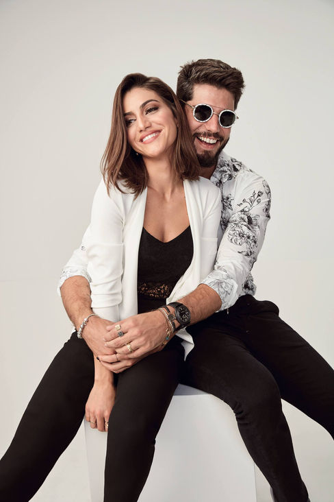 Camila Coelho e Kadu Dantas lançam coleção com a Riachuelo