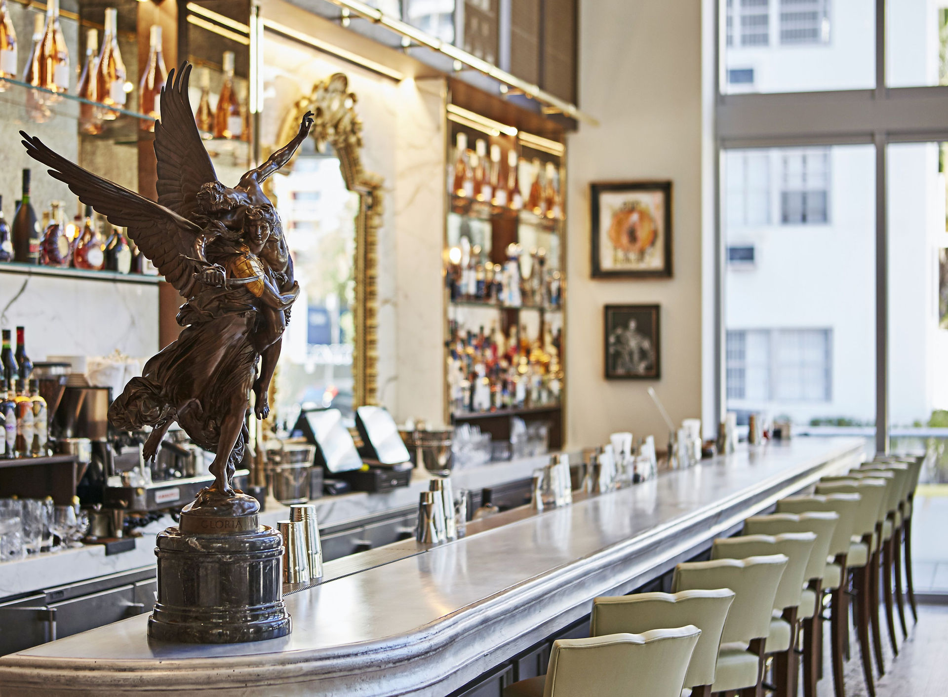La_Petite_Maison bar