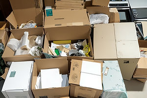 段ボールに入った不用品