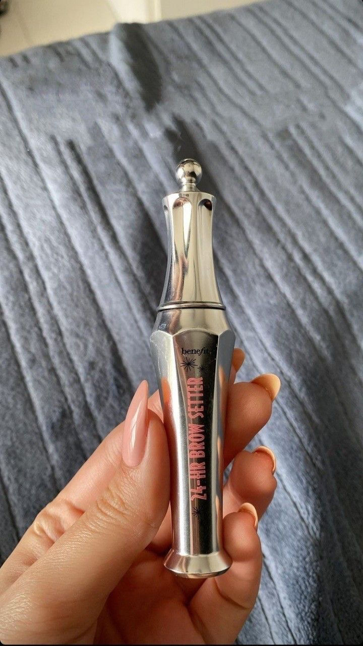 Miniatura: Fijador de cejas de 24 horas