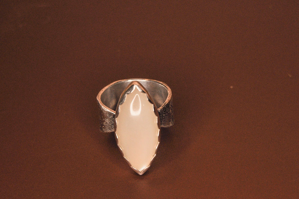 Thumbnail: Size 9 White Moonstone Marquis One-of-a-kind