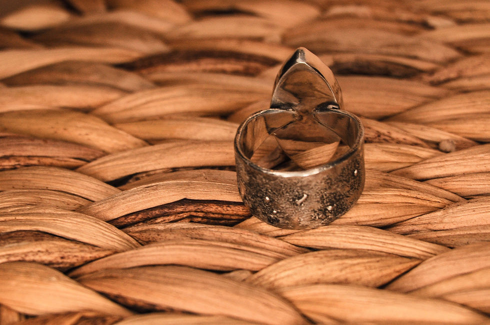 Thumbnail: Size 9 White Moonstone Marquis One-of-a-kind