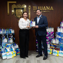 ENTREGA PRESIDENTE MUNICIPAL ISMAEL BURGUEÑO INSUMOS DE HIGIENE FEMENINA COMO PARTE DE LA CAMPAÑA POR UNA MENSTRUACIÓN DIGNA