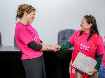 RECIBE MARINA DEL PILAR A PRIMERAS EGRESADAS DE "MUJERES AL VOLANTE"