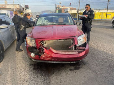 FUERTE CHOQUE EN JUĆREZ Y RAYON