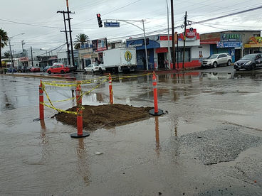 SOCAVON EN CALLE 9 NOVENA Y RIVEROLL