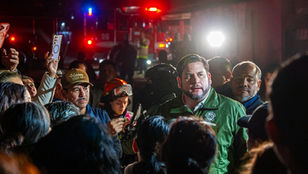 ATIENDE ISMAEL BURGUEÑO A FAMILIAS AFECTADAS POR INCENDIO EN RANCHO LAS FLORES