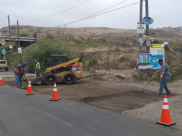 REALIZAN BACHEO EN PUENTE DE TERRAZAS DEL PACÍFICO