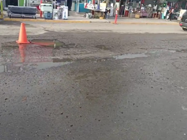 DERRAME DE AGUAS NEGRAS EN CALLE ĆMBAR