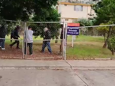 VUELVEN A INTENTAR CORTAR ĆRBOLES EN EL PARQUE DE LA MODERNA