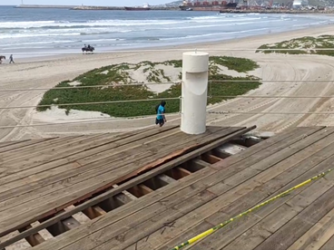 VUELVE A ROMPERSE EL SUELO DEL MUELLE EN PLAYA HERMOSA