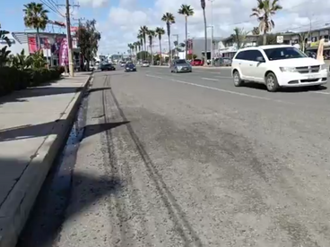 BACHES EN EL RECIĆN TERMINADO BULEVAR BENITO JUĆREZ