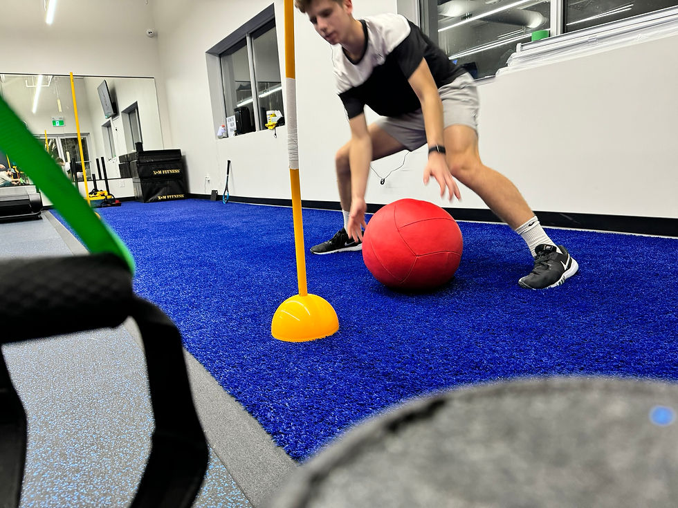 young athlete training at 6.fitness 