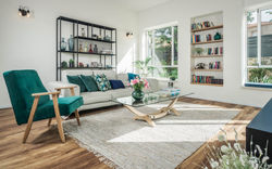 ספרייה מעוצבת לסלון 