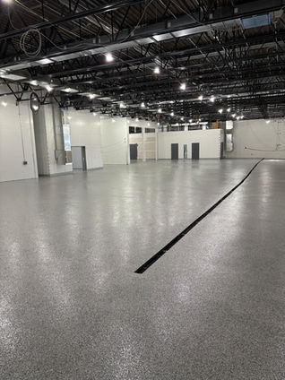 Flake epoxy floor in commercial garage