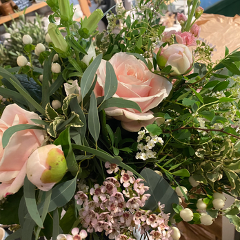 Magnifique bouquet de roses et fleurs pastel