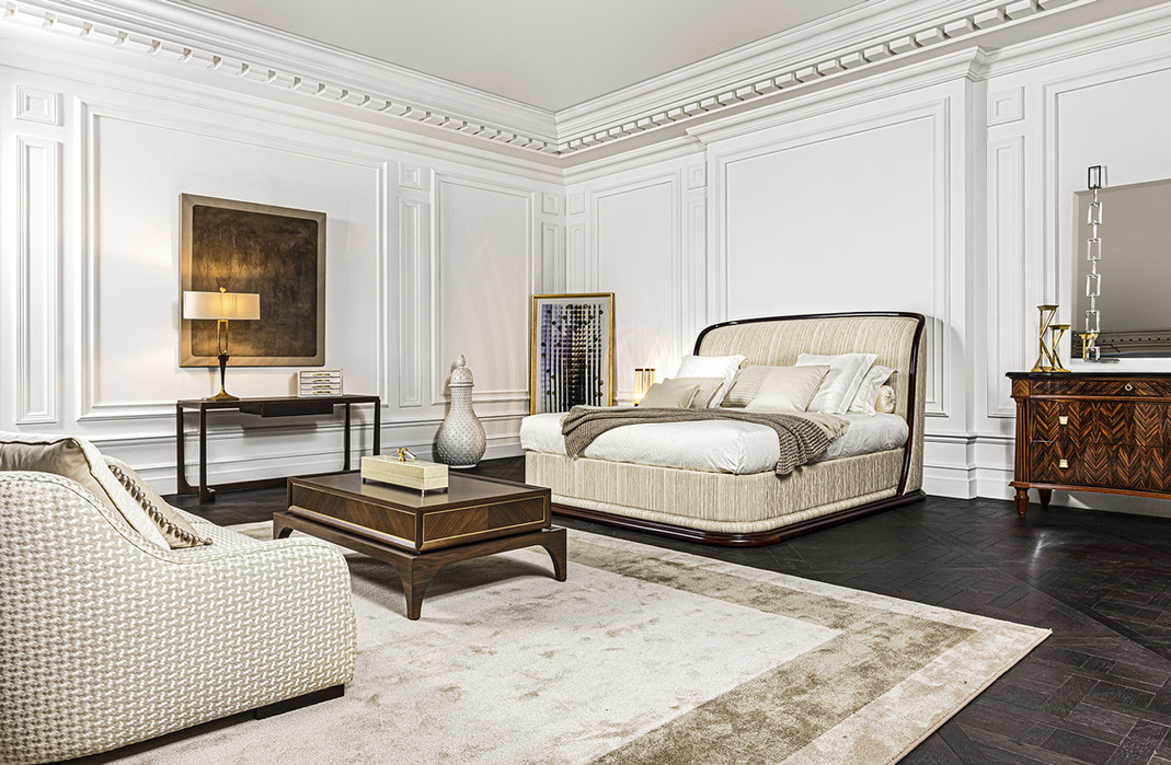 Bedroom with white boiserie