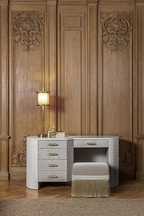 Bird’s eye maple and frisè eucalyptus chest of drawers with brass handle.