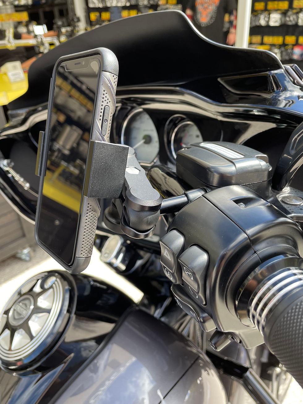 Thumbnail: Vizon-X Black V-Lock with Direct Perch Mount and 4" Knuckle for Harley-Davidson