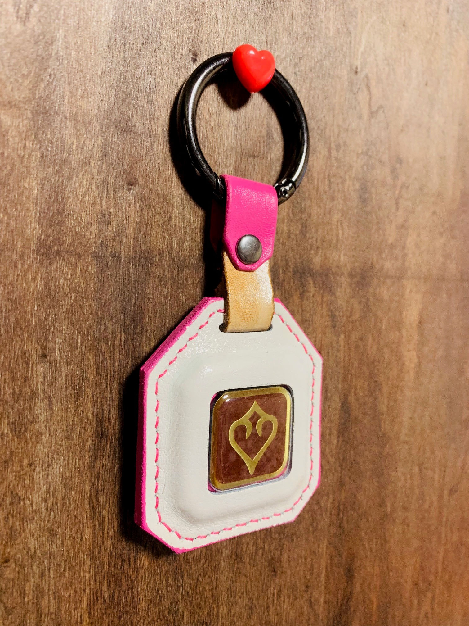 ピンバッジホルダー(ホワイト&ピンク)