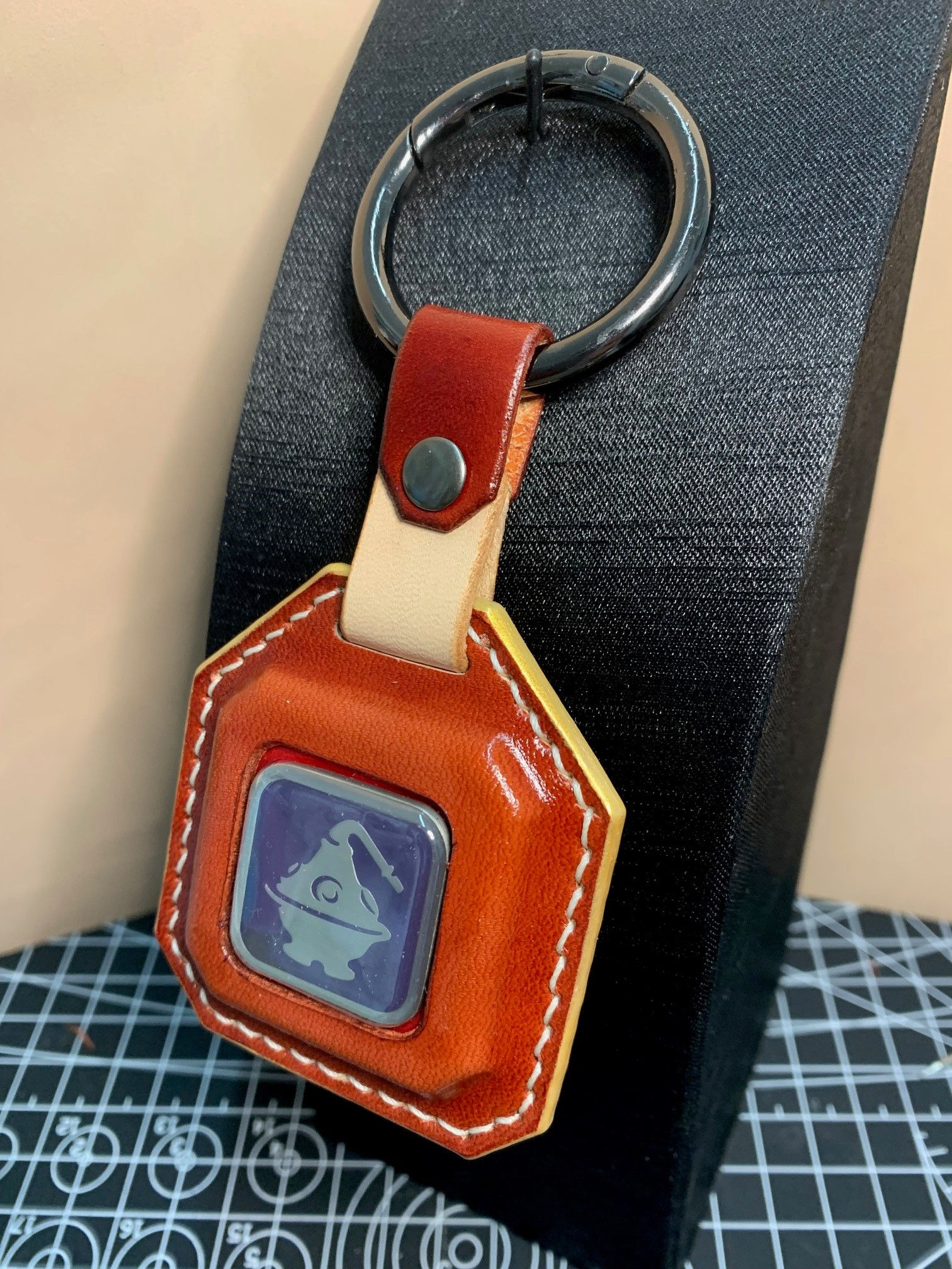 ピンバッジホルダー(RED&ゴールド)