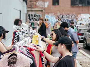 Swaps: Promoting Access to Professional Clothing