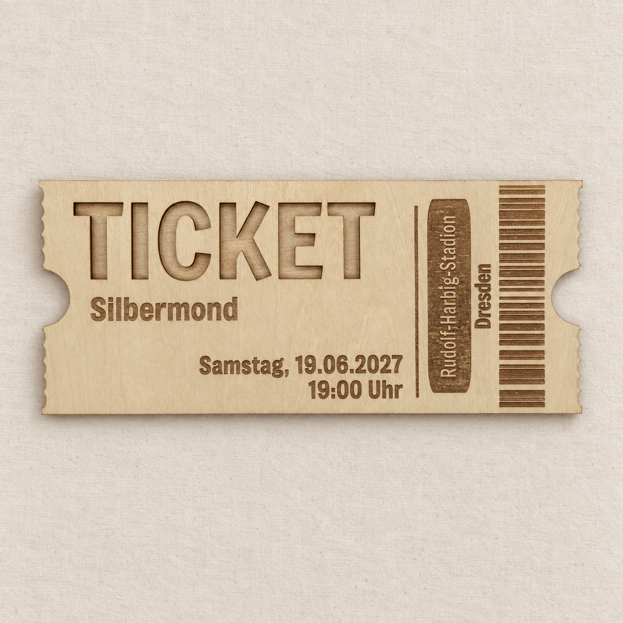 Personalisiertes Holzticket – besondere Geschenkidee aus Holz