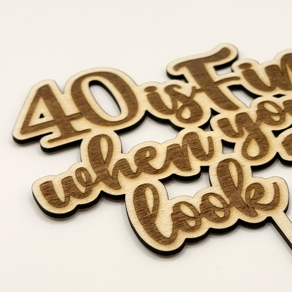 Miniaturbild: Cake-Topper „40 is fine when you look 29“ – Holzdeko zum 40. Geburtstag