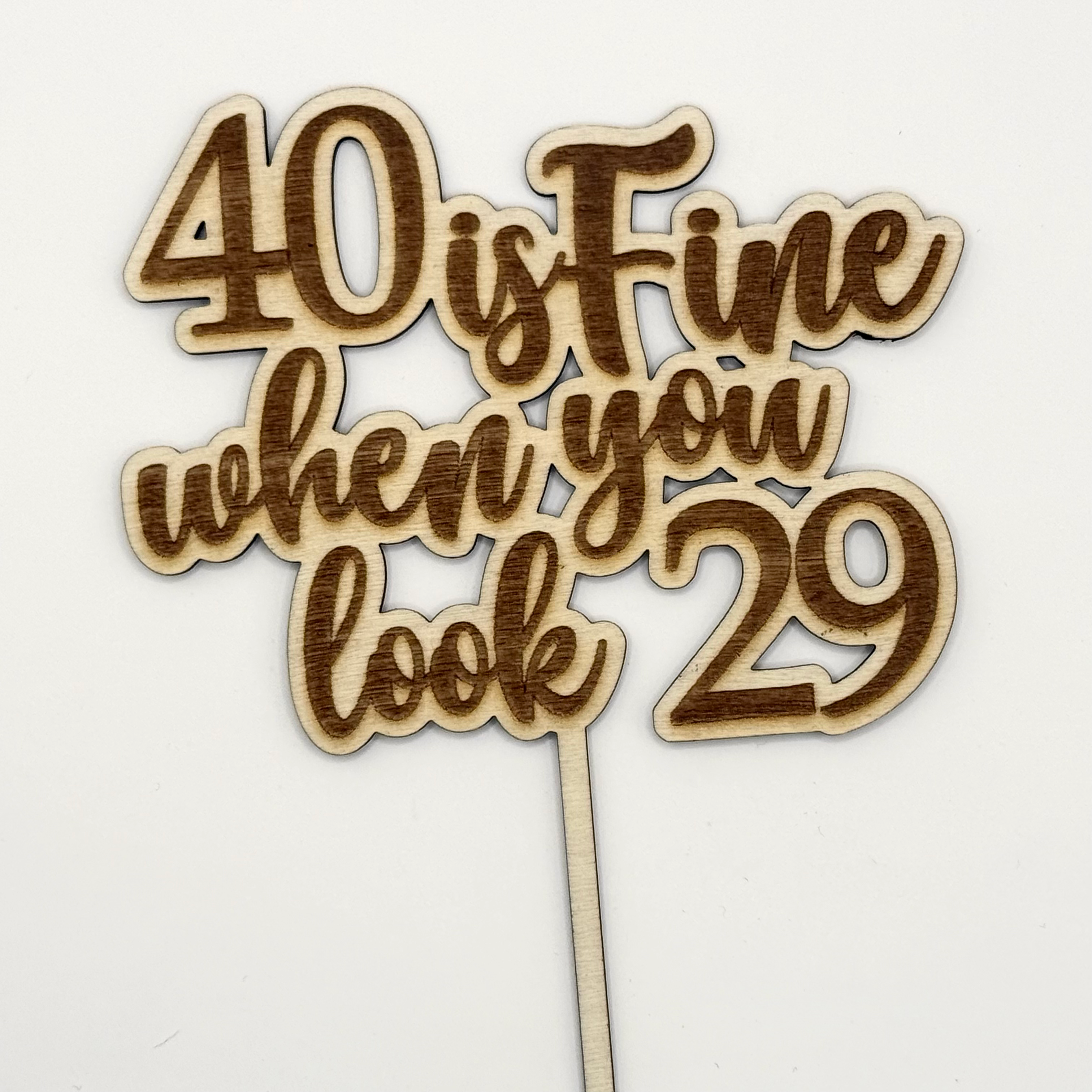 Cake-Topper „40 is fine when you look 29“ – Holzdeko zum 40. Geburtstag