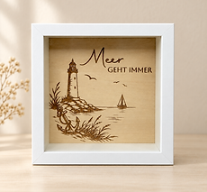 Weiße maritime Sparbox mit Leuchtturm.png