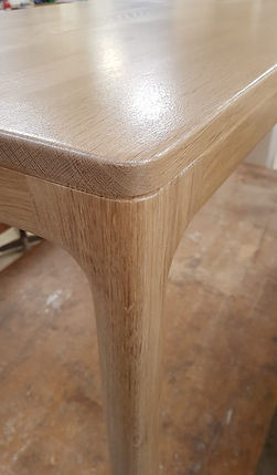 Bureau à trappes en chêne clair