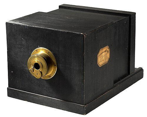 The Giroux daguerreotype camera made by Maison Susse Frères in 1839, with a lens by Charles Chevalier, the first to be commercially produced - Wikipedia